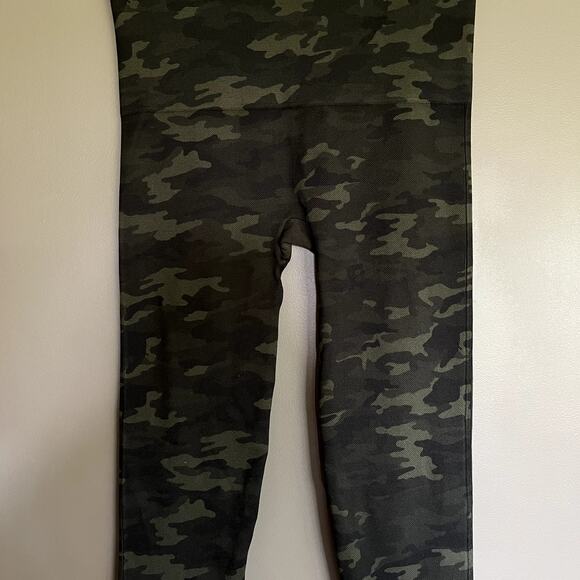 SPANX Look At Me Now Seamless Leggings Green Camo Size Medium High Rise Slimming - Picture 7 of 16